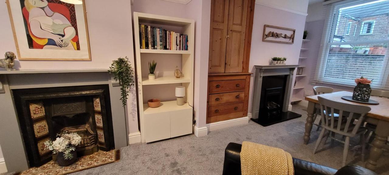 Hartoft St - 2 Bed Near River York Kültér fotó