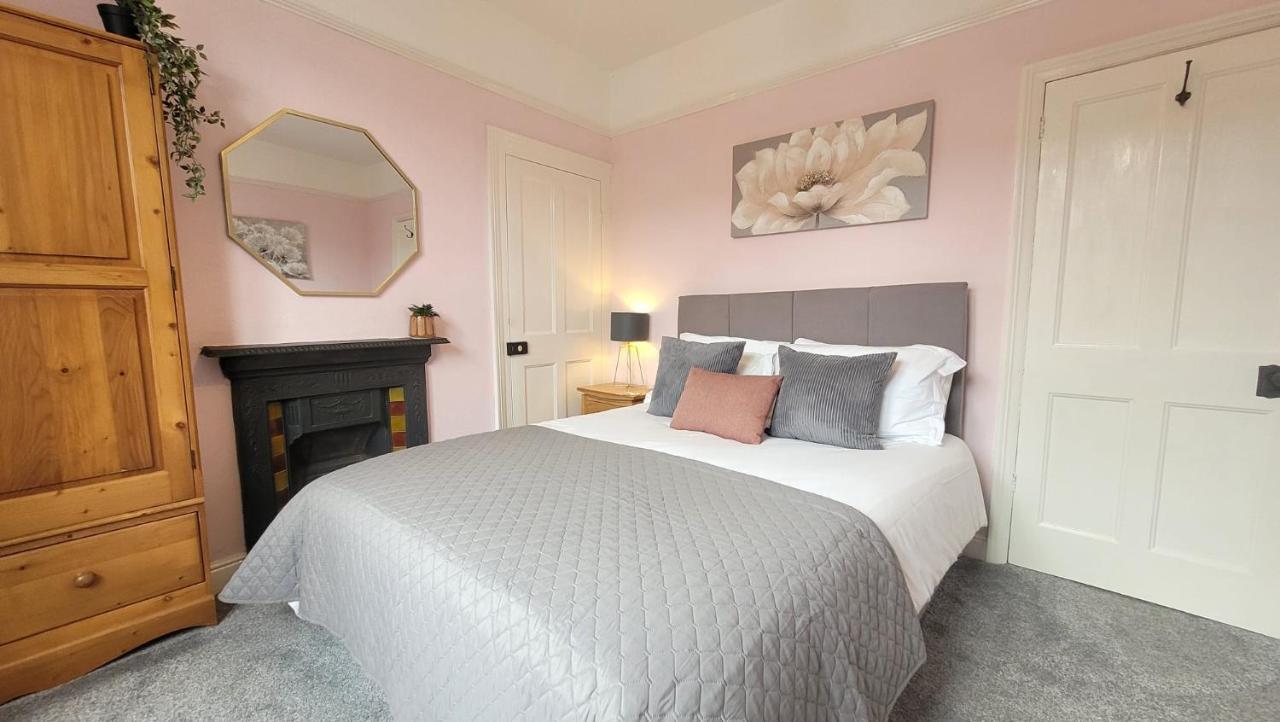 Hartoft St - 2 Bed Near River York Kültér fotó