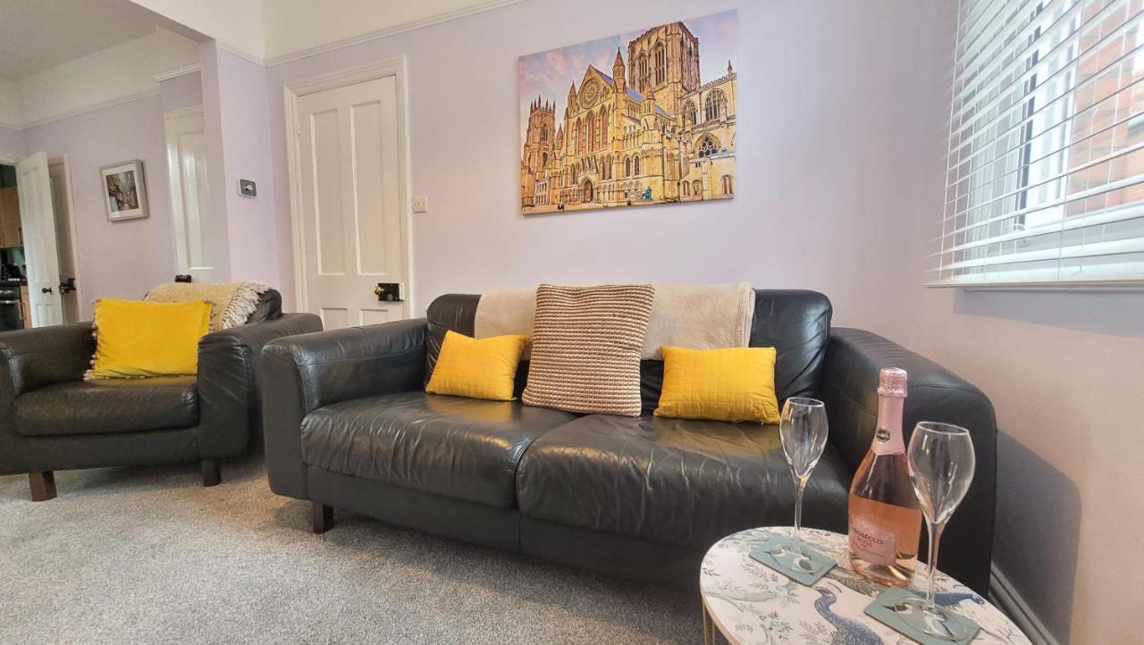Hartoft St - 2 Bed Near River York Kültér fotó