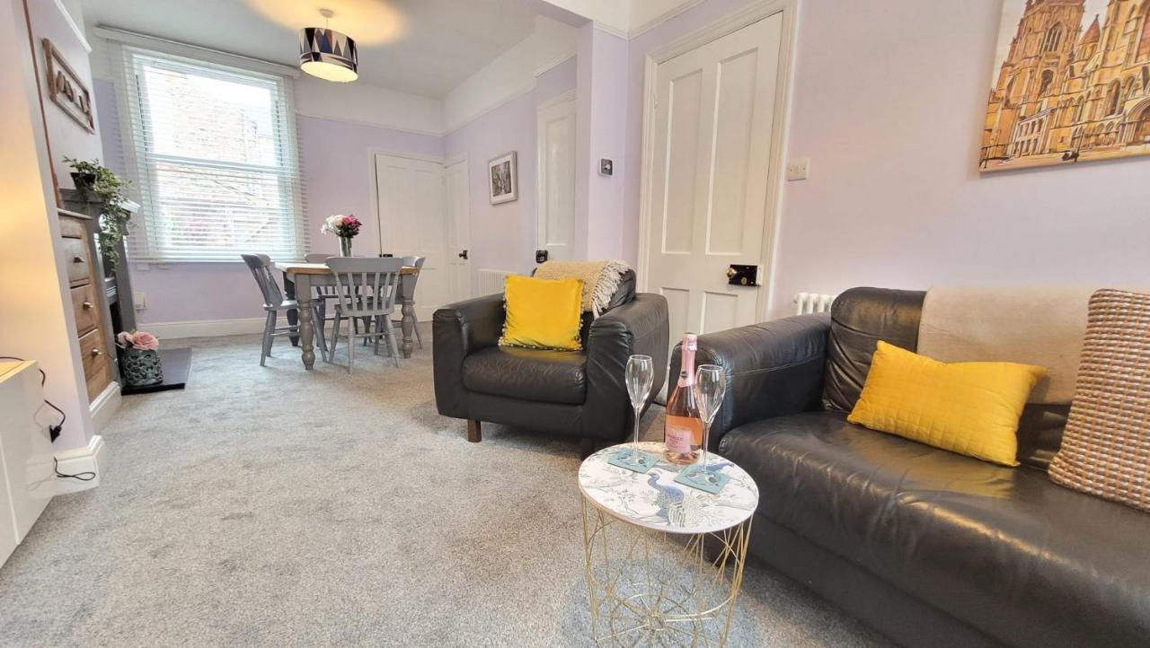 Hartoft St - 2 Bed Near River York Kültér fotó